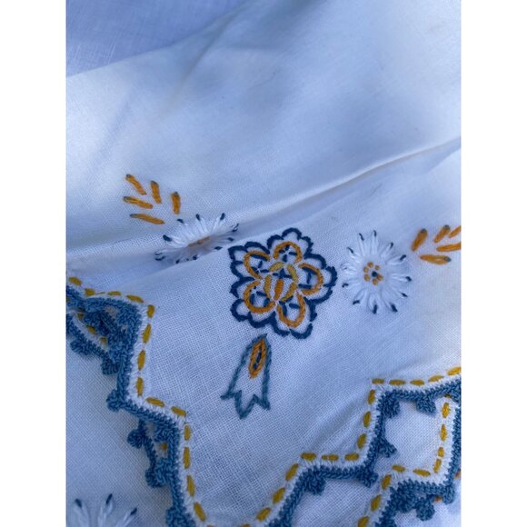 Vintage 1950s Cotton Card Table Tablecloth Napkin set Embroidery Floral - Picture 14 of 16